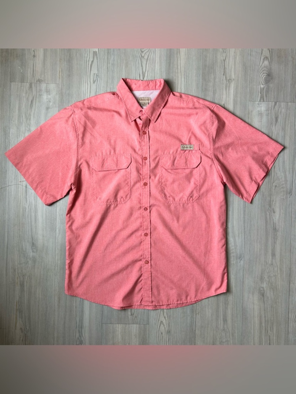 Realtree Men's Short-Sleeve Button-Down Shirt in Coral Pink